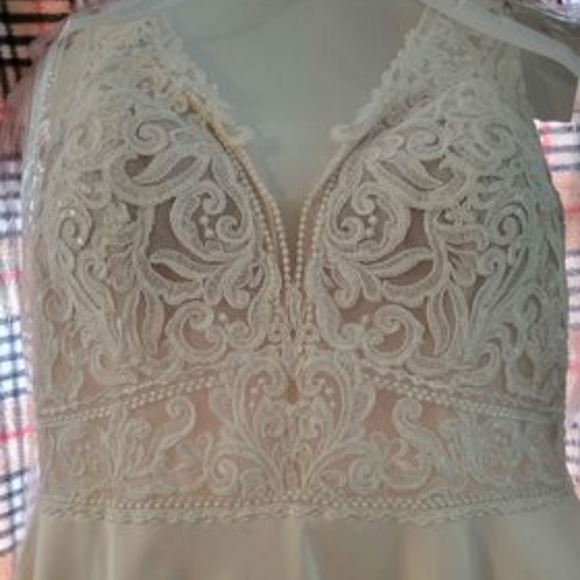 Wedding Dress - Picture 2 of 4